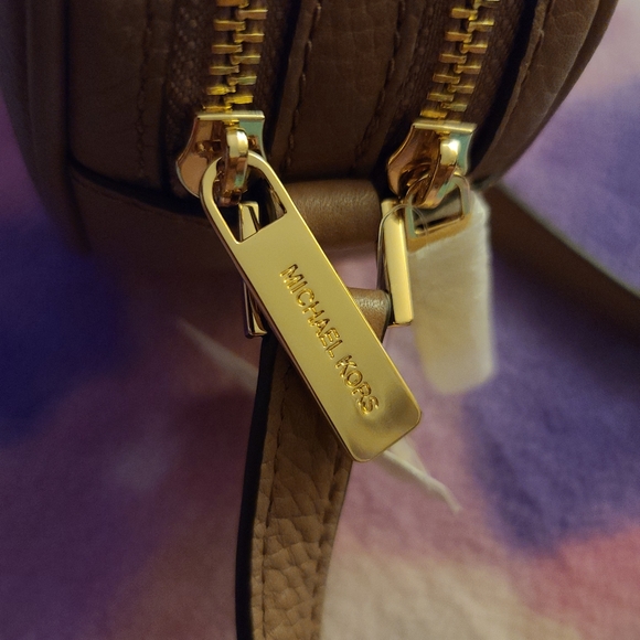 Michael Kors Crossbody - Picture 6 of 14